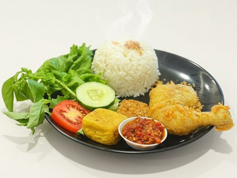 Nasi Ayam Kremes